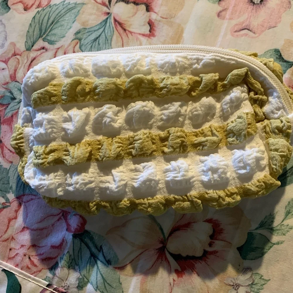Makeup Textured White and Yellow Bag